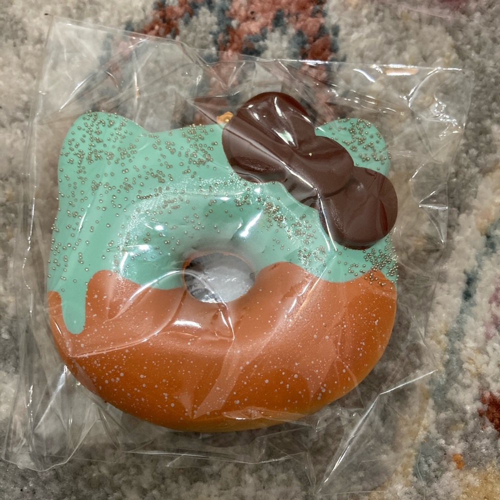 Clairs hello kitty donut